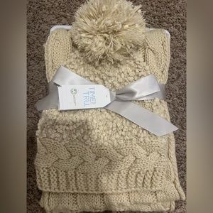 New knit hat and scarf set